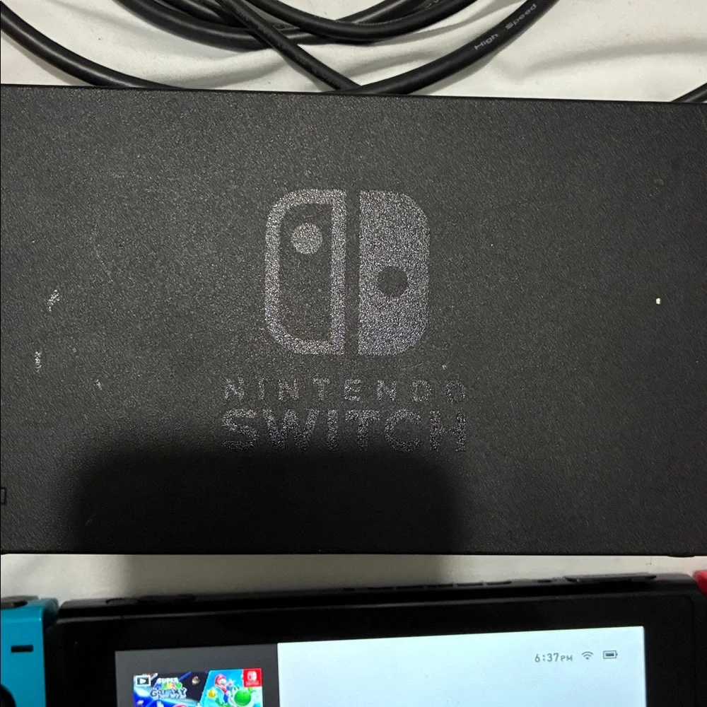 Nintendo Switch - Picture 3 of 9
